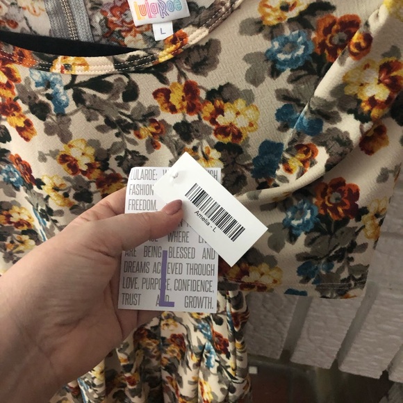 Brand new LuLaRoe Amelia dress - Picture 3 of 4